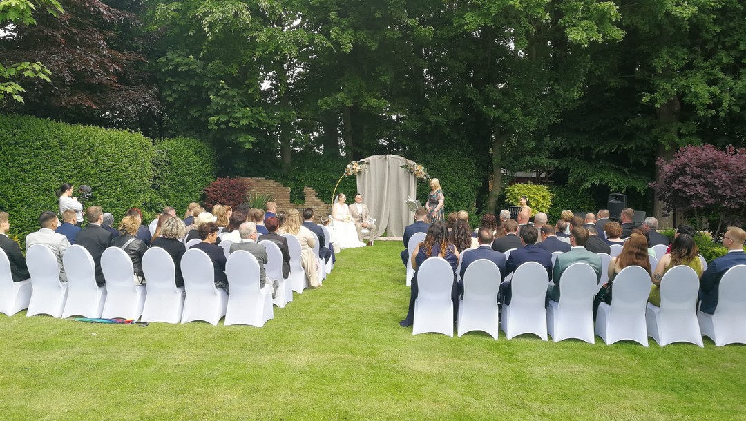 Hochzeit im Freien beim Saalbetrieb Fangmann Lohne